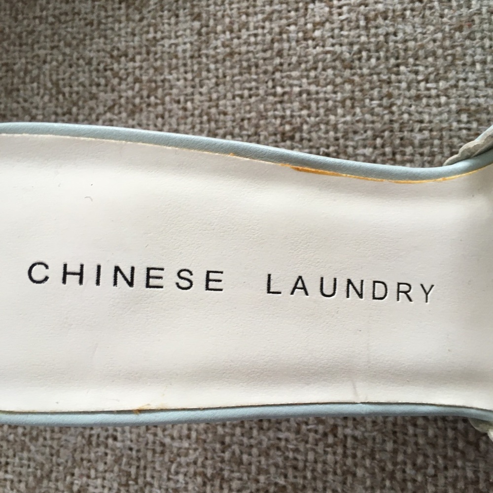 NWT Chinese Laundry leather ice blue heels/sandals - Picture 2 of 4